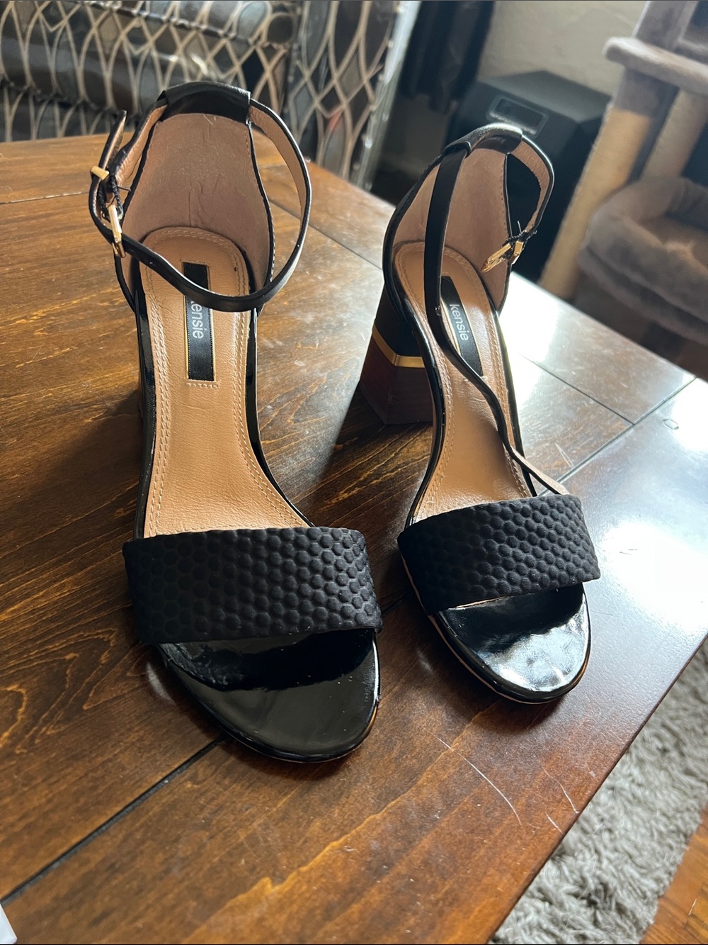 Kensie Black Textured Front-Strap Block Heel Sandals